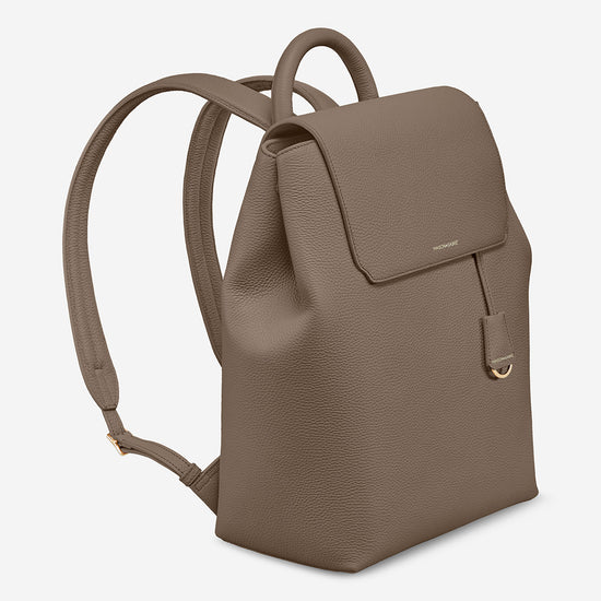common projects soft leather backpack STANDARD TAN The vegan leather finish is also made with ultra MAISON de Sabre Large Leather