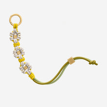 The Wristlet Charm - Foam Daisy