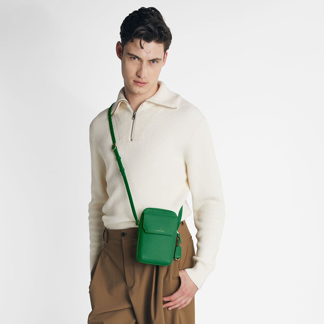 green ブックカバー、スマホポーチ Zipped Phone Pouch in Emerald Green | MAISON de SABRÉ