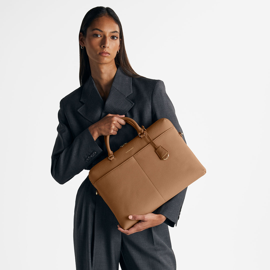 メゾンドサブレ The Laptop Bag【美品】 Laptop Bag in Sandstone Brown | MAISON de SABRÉ